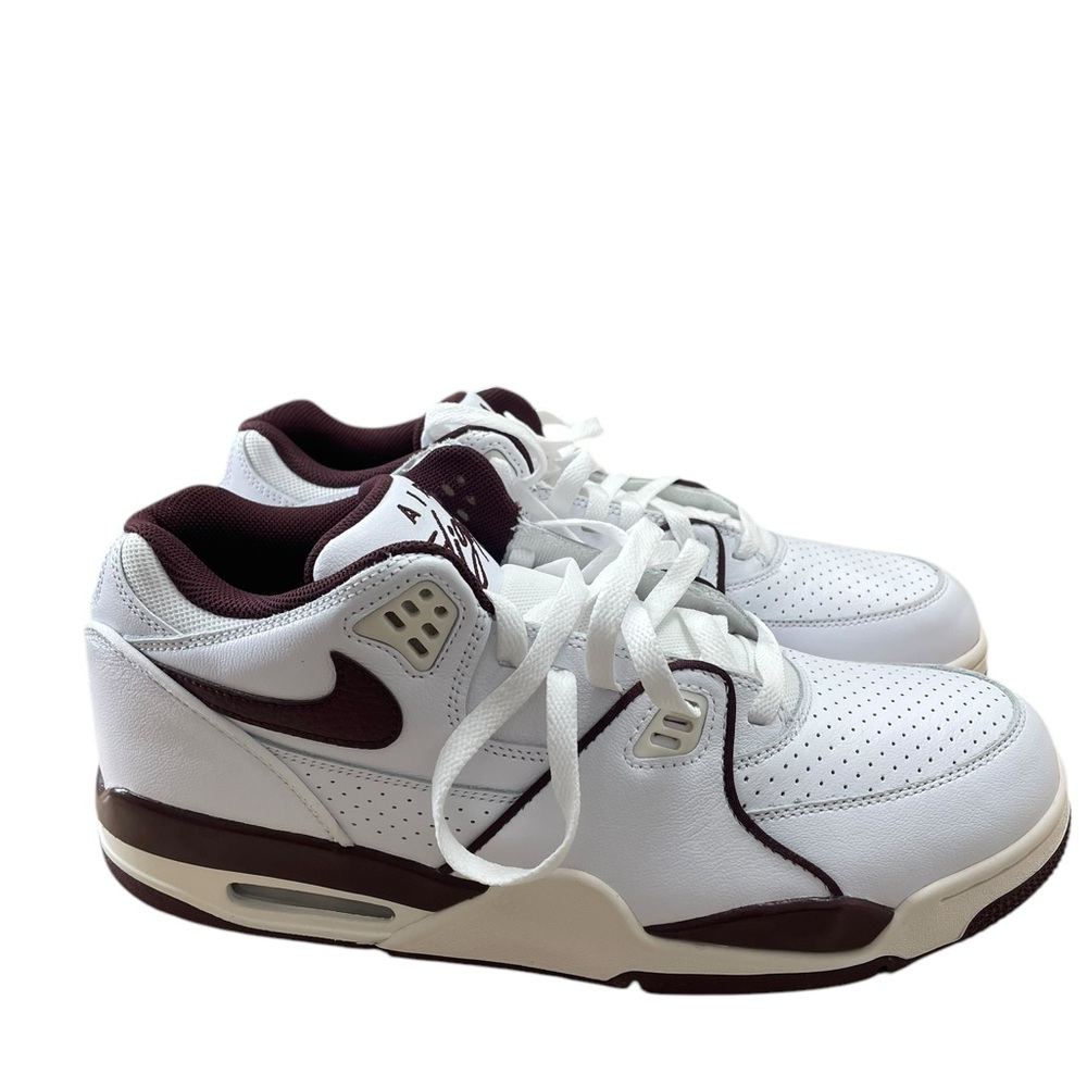 Air flight 89 low, maroon and white